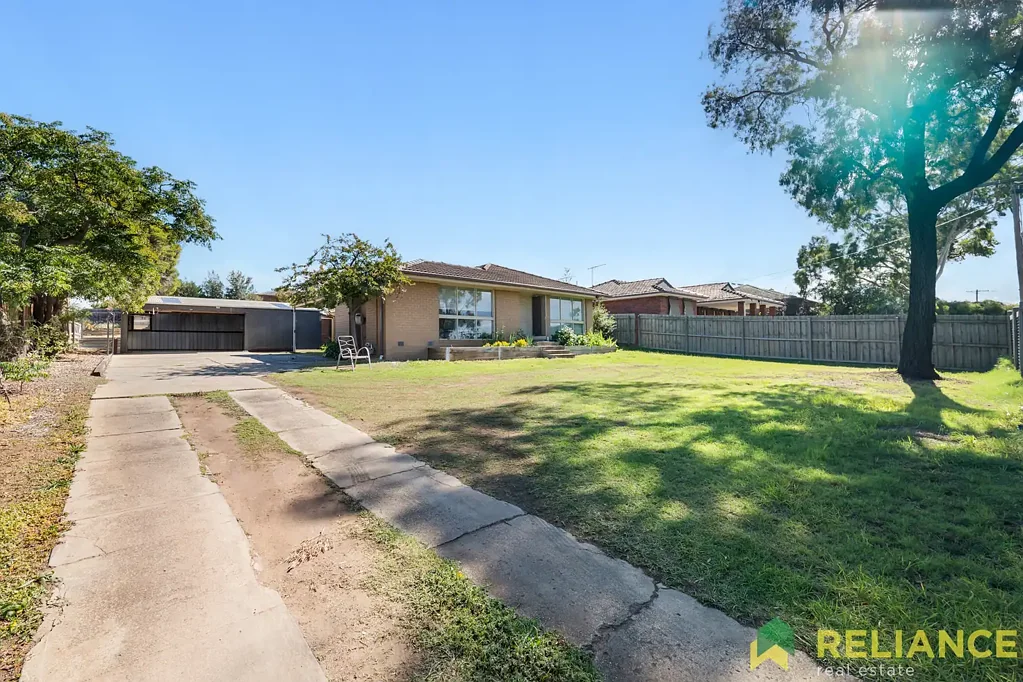 Maddingley 3 Bedroom Prime Corner Opportunity on 1052sqm (Approx.) with Subdivision Potential (STCA – Subject to Council Approval)