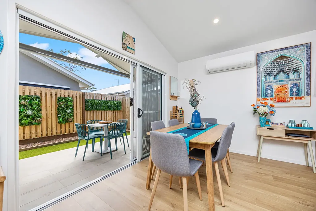 Urangan 2ਬੈੱਡਰੂਮ Modern Comfort- with Room to Relax!