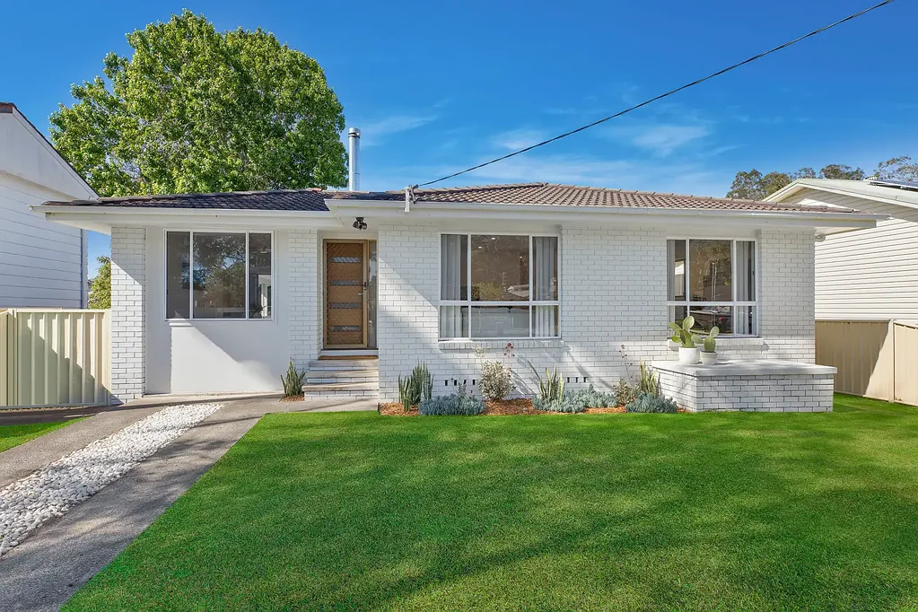 18 Albatross Road, Berkeley Vale, NSW 2261