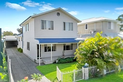 40 Davis Avenue, Davistown