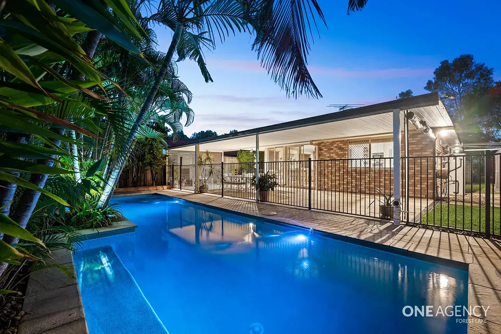 2 Carolina Parade, Forest Lake, QLD 4078