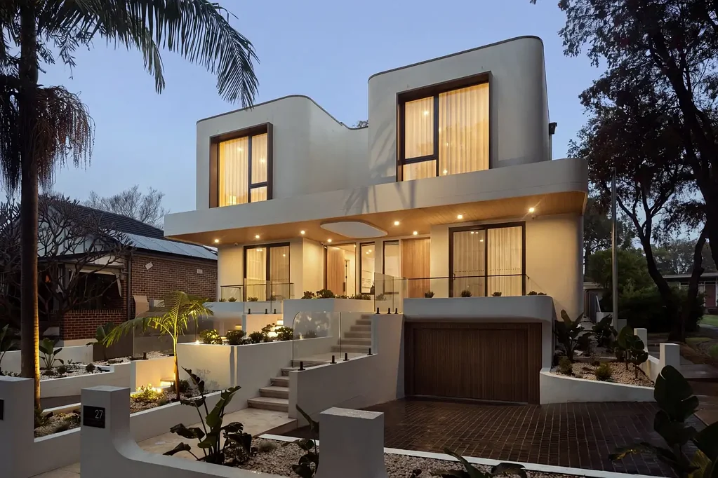 Burwood 5બેડરૂમ Brand-new luxurious tri-level residence with resort style modernism in an exclusive setting