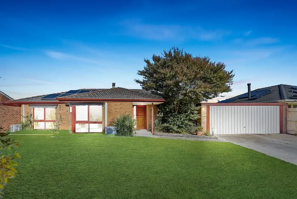 COASTAL FAMILY HOME ON LOW MAINTENANCE BLOCK
