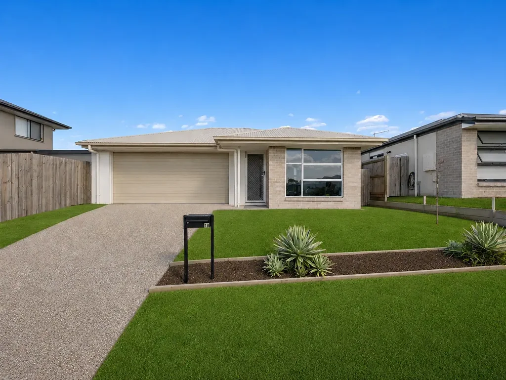 Logan Reserve 4غرفة نوم North-Facing Contemporary Living with Premium Epoxy Finishes