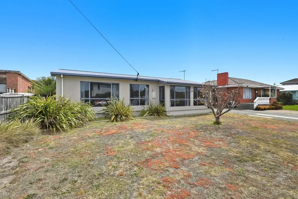 Lauderdale 4ਬੈੱਡਰੂਮ Spacious Coastal Home, Offering Lifestyle & Potential