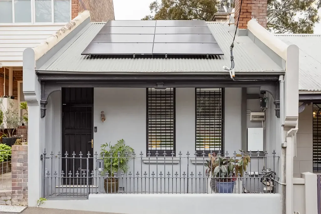 Glebe 3 Bedroom Renovated home with premier park-front position