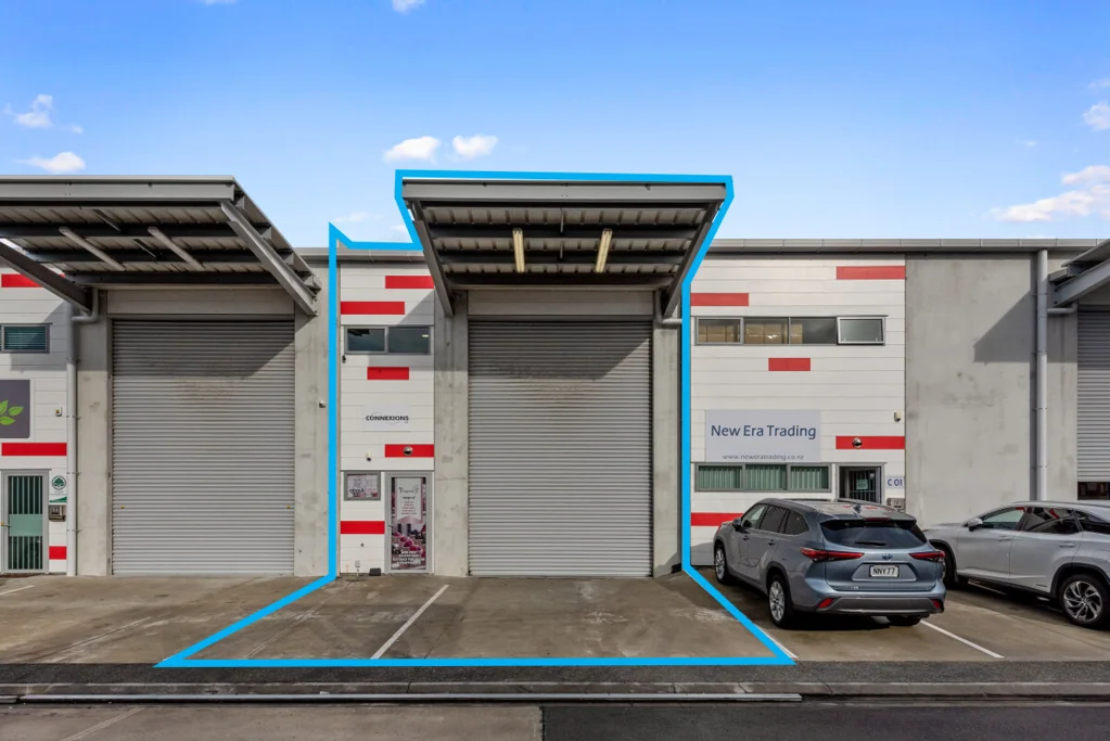 East Tamaki Modern High Stud Industrial - 2x Roller Doors