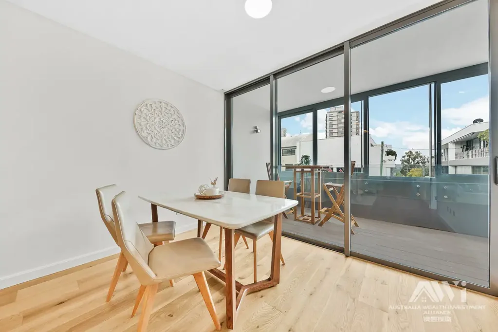 Neutral Bay 3房 独具魅力三卧书房  双向阳台采光佳 流畅布局南北朝向  靠近美食文化场所  步行便利基础设施 Stunning 3-Bed + Study Residence with Dual Balconies, Ideal Location in Neutral Bay!