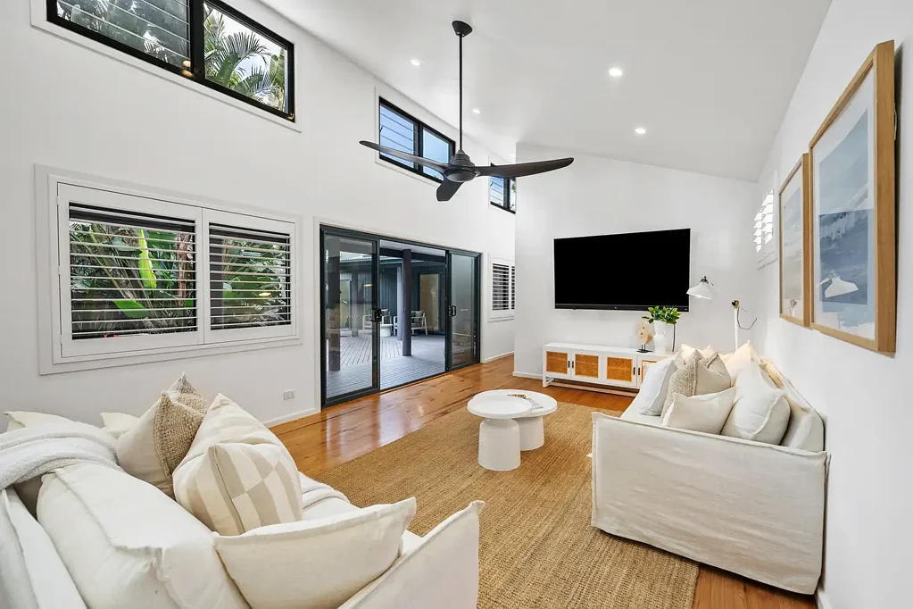 Bateau Bay 4 Bedroom Striking Dual-Level Beachside Home