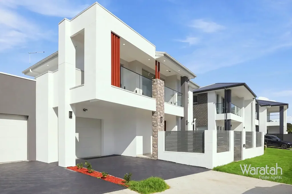 Modern Double-Storey 5-Bedroom Home – Perfect for Family Living!!