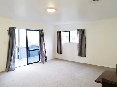 Well presents 1 studio (DOWNSTAIRS) in Henderson.
