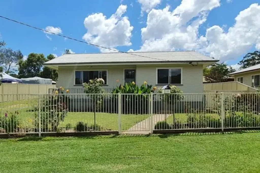 Crows Nest 2ਬੈੱਡਰੂਮ Investment Opportinity! BAck on the market.