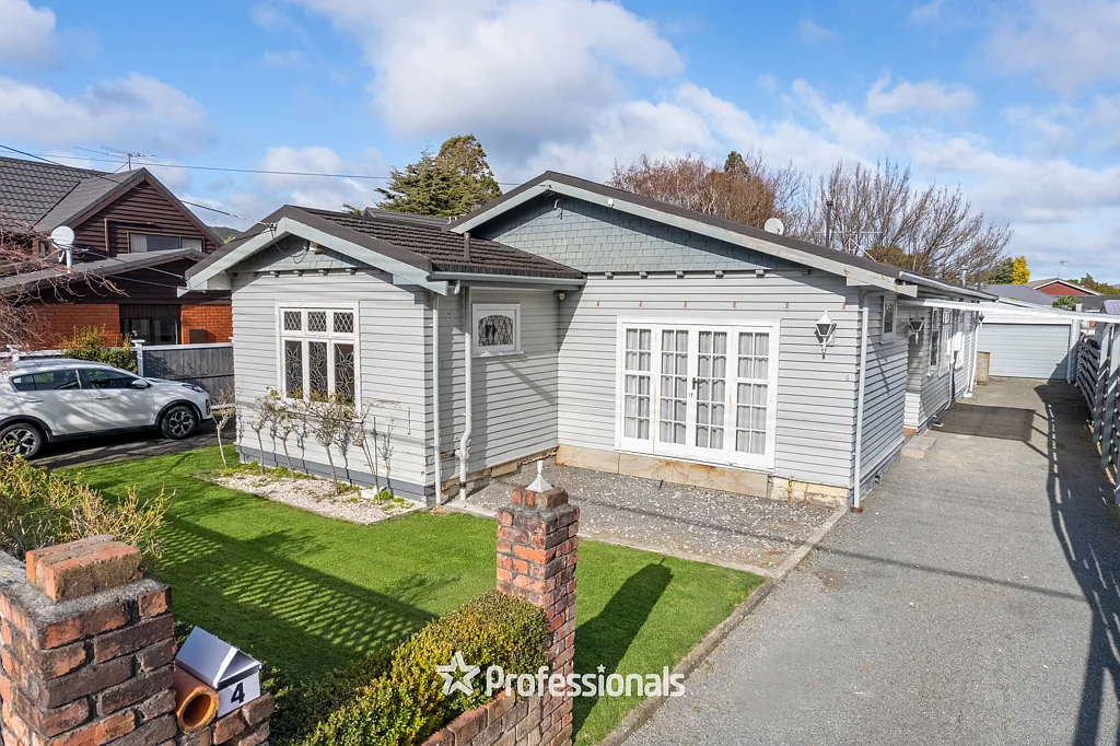 Lower Hutt 4બેડરૂમ A TRADIES DREAM OR RENOVATORS DELIGHT!