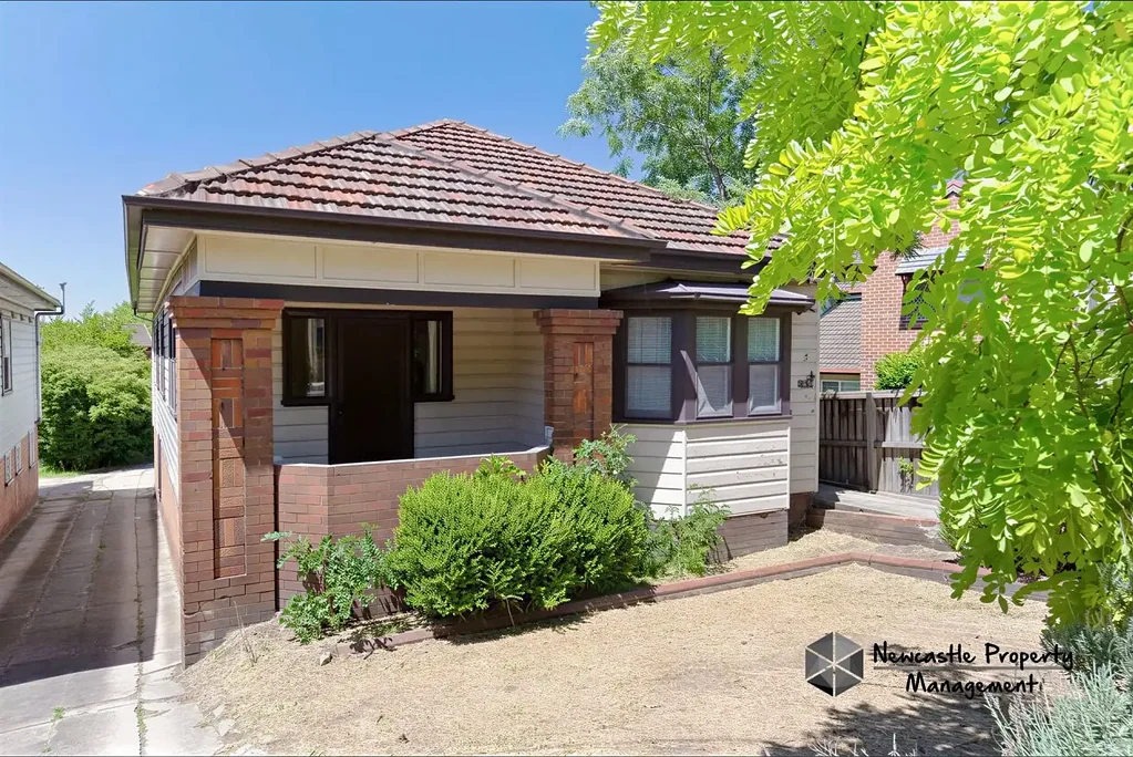 Spacious Four-Bedroom Home in Convenient Waratah Location