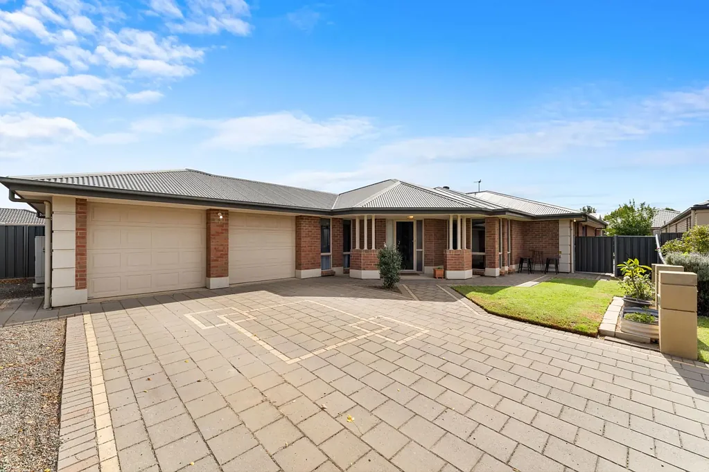 Beautiful family home with solar!!