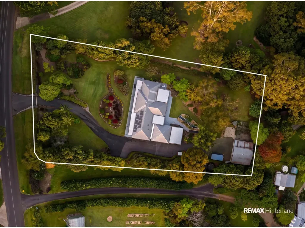 North Maleny 4房  A North Maleny Garden Retreat with Easy Single-Level Living Appeal !