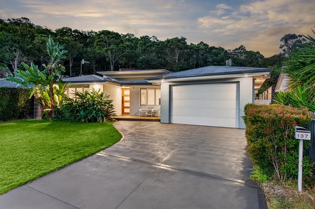 Umina Beach 4房  Stunning Family Entertainer in Coveted Heritage Estate.