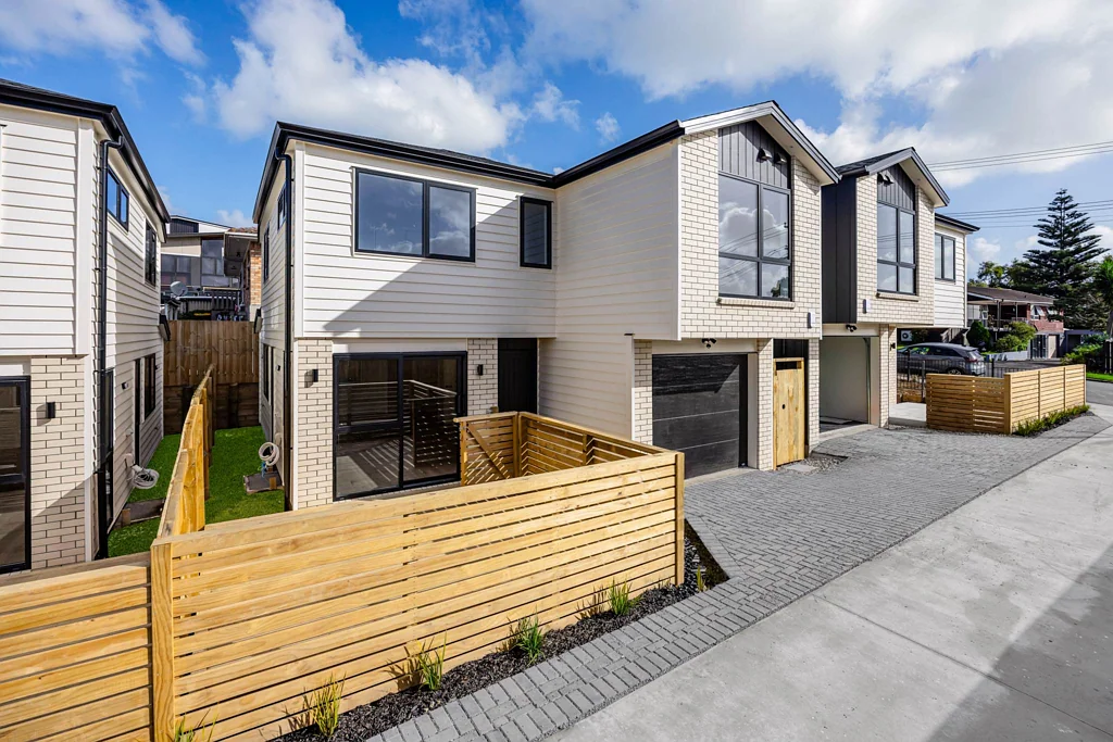Papatoetoe 3房  New Standalone Gem  10-Yr Master Build Warranty!