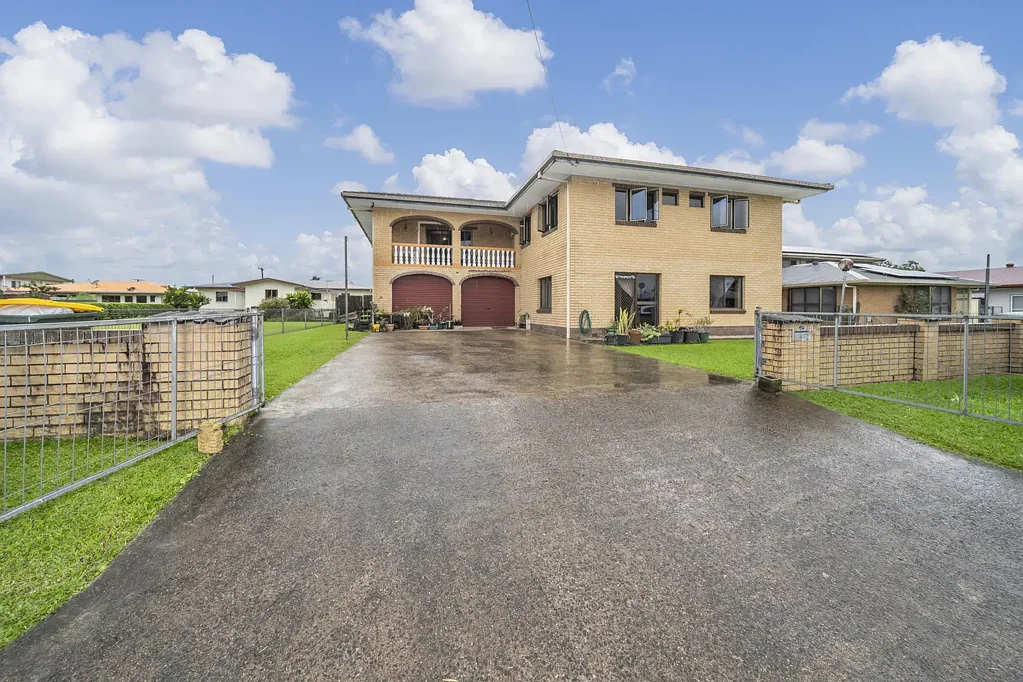 Innisfail Estate 5 Slaapkamer Very Large, Solid Family Home, Great location