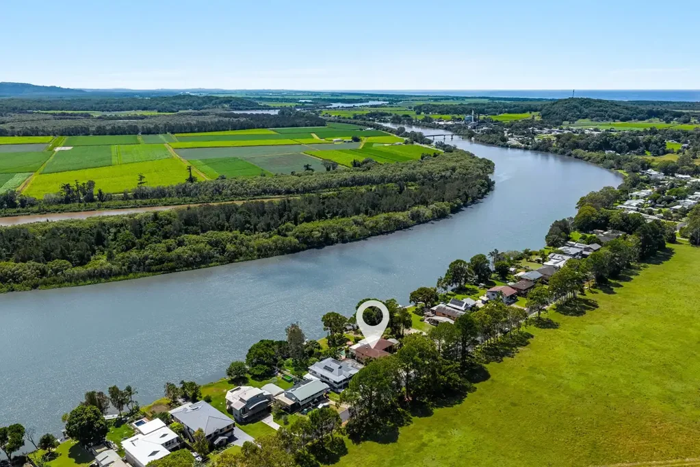 Broadwater 6 Bedroom Instructions Are Clear – Sell This Riverfront Masterpiece