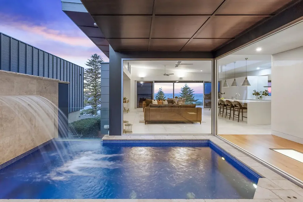 Mona Vale 4 Bedroom Luxury Architect Designed Home - Sweeping Ocean Views - 6 Car Garage