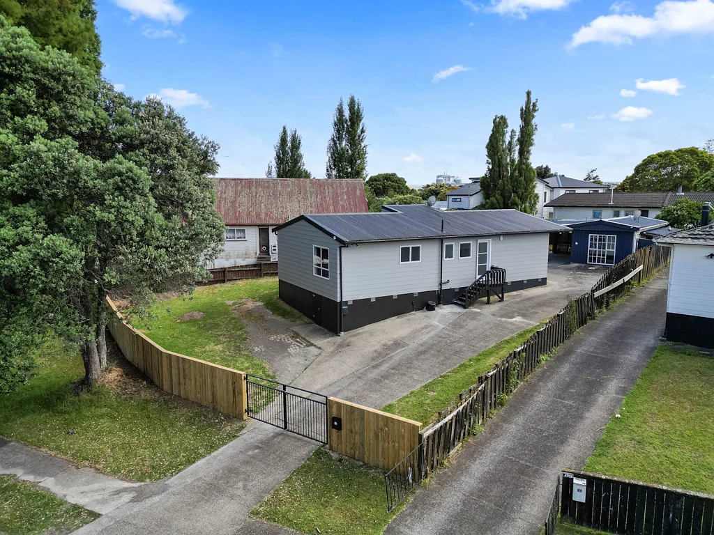 Clendon Park 3 Bedroom RENOVATED & MOVE-IN READY!