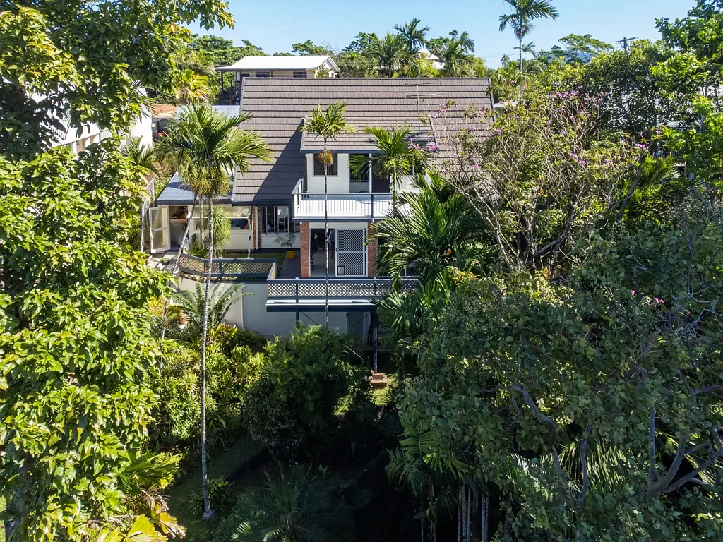 South Mission Beach 3 Bedroom Retired Builders Original Home with Dunk Island Views !
