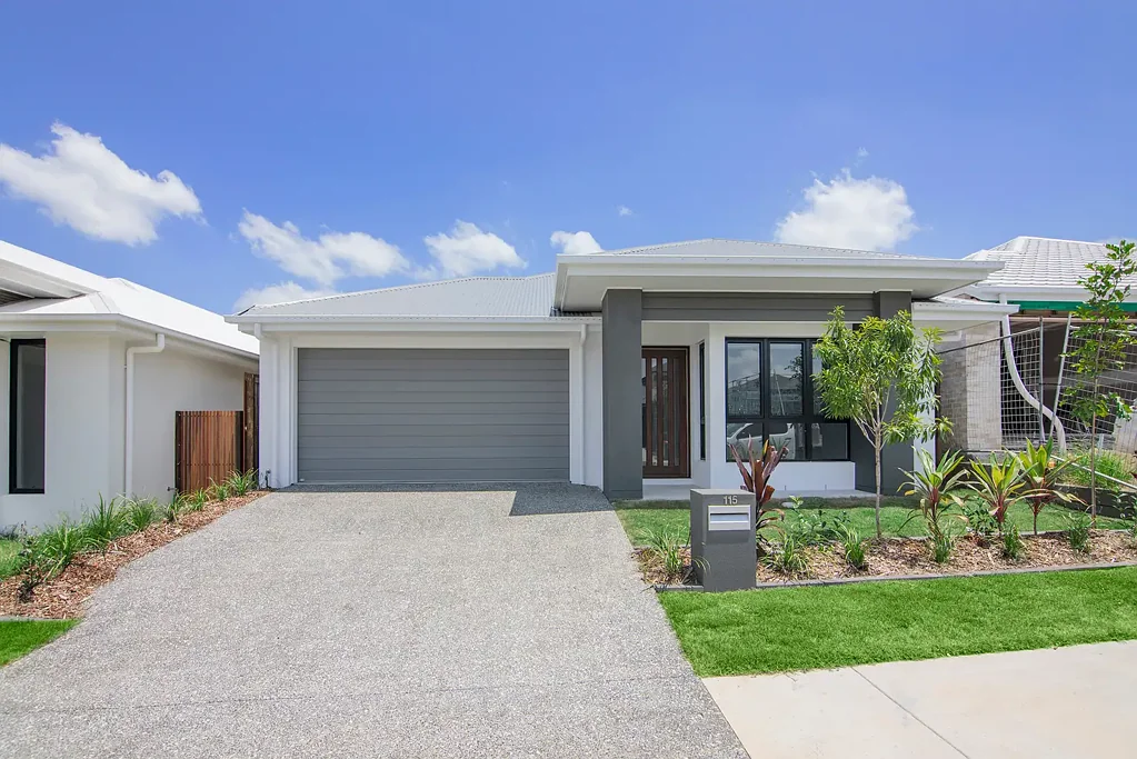 Near new 4 bedroom home