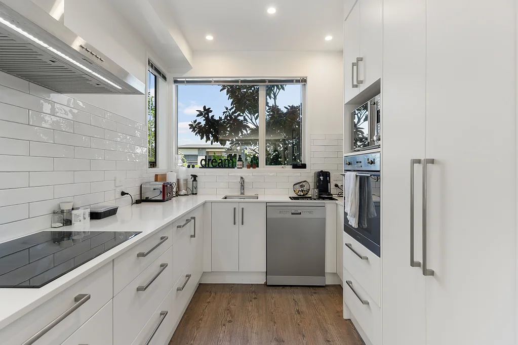Beachlands 3chambre Sunny, Stylish & Perfectly Positioned