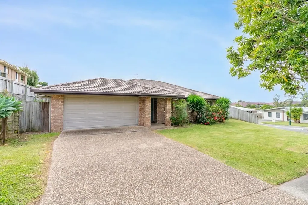 Pimpama 4房  Investor Alert: Modern Family Home on large corner block in Prime Pimpama Location