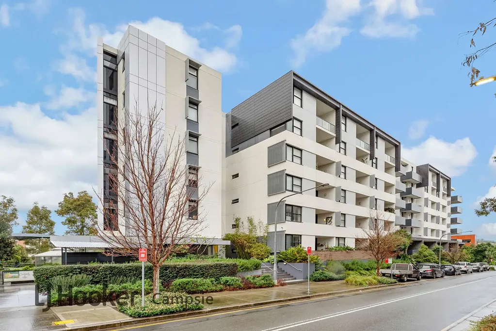 Campsie 2 Slaapkamer Idyllic Lifestyle Sanctuary, Popular Clemton Park Village, Stroll to Shops and Eateries!