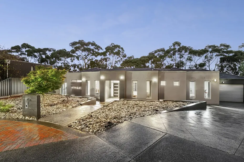 Keilor 4房 泳池景观放松 四卧精致住宅 优质地段家庭生活 娱乐空间宽敞 绿树成荫环境 宁静双层玻璃 宽敞厨房设计 加热地下泳池 步行友邻学校 Everyday Getaway: Oasis Of Calm In Leading Locale