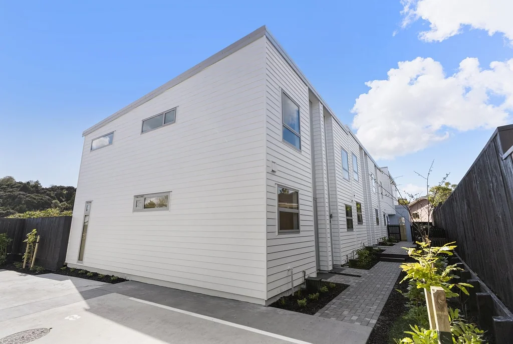 Modern 2-Bedroom Townhouse in Birkdale