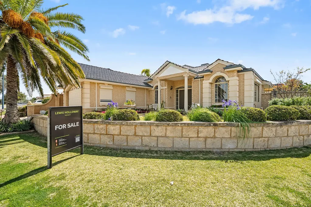 Secret Harbour 4ਬੈੱਡਰੂਮ Fabulous Large Family Home – Immaculate Presentation, Side Access And Huge Entertaining