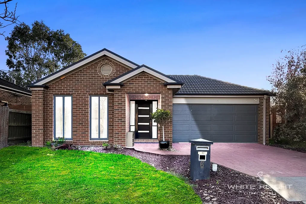 Caroline Springs 3 Bedroom THE GROVE ESTATE FAMILY HOME- PERFECT 1ST HOME / INVESTMENT