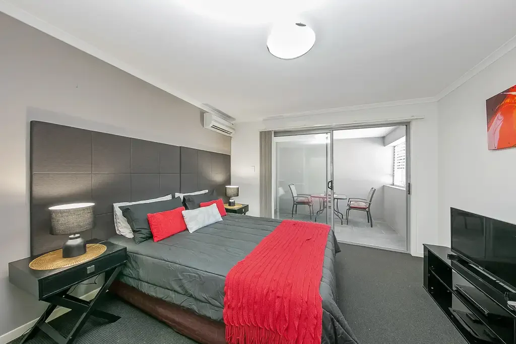 Fully furnished, pool & gym, walking distance to bus and train. RENT INCREASE from 18/04/2027 from $420