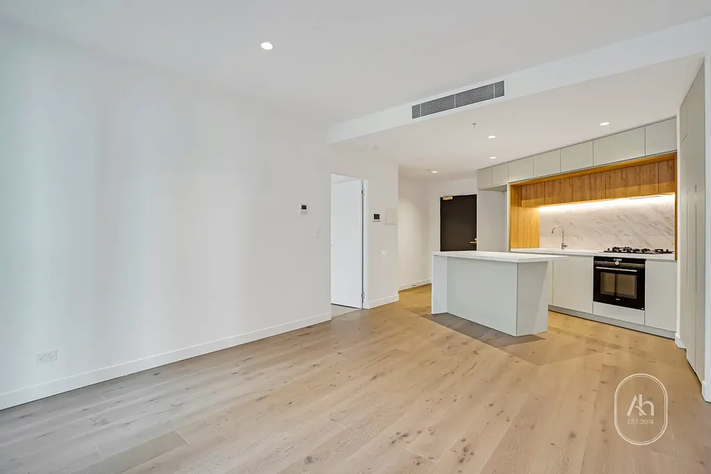Modern 1-Bedroom Apartment in Prestigious WSP Building – Prime CBD Living