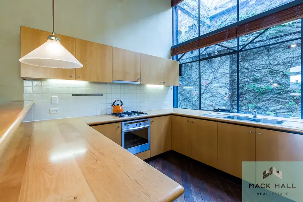 STYLISH FREMANTLE TOWNHOUSE  - IDYLLIC LOCATION