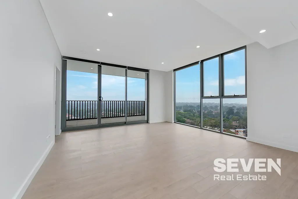 Luxurious designer living in landmark complex