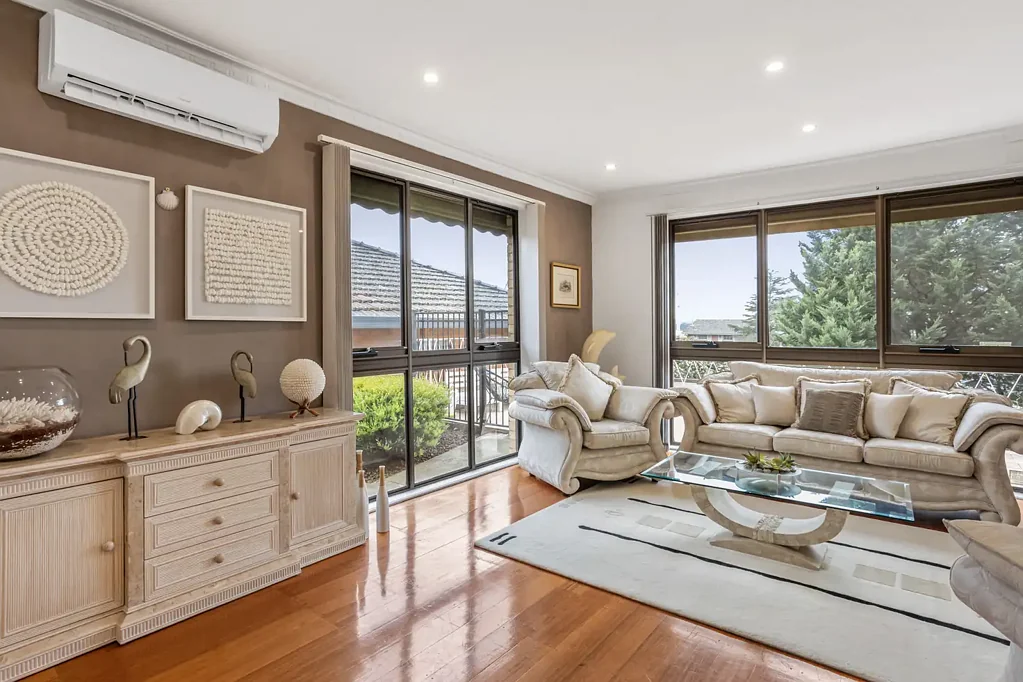 Balwyn North 4房 Balwyn高学区 651sqm地块 精心维护厨房浴室 每卧独立冷暖 太阳能节能 宽敞后院 家庭友好 多区生活 Pristine Family Home with Future Potential on 651sqm approx