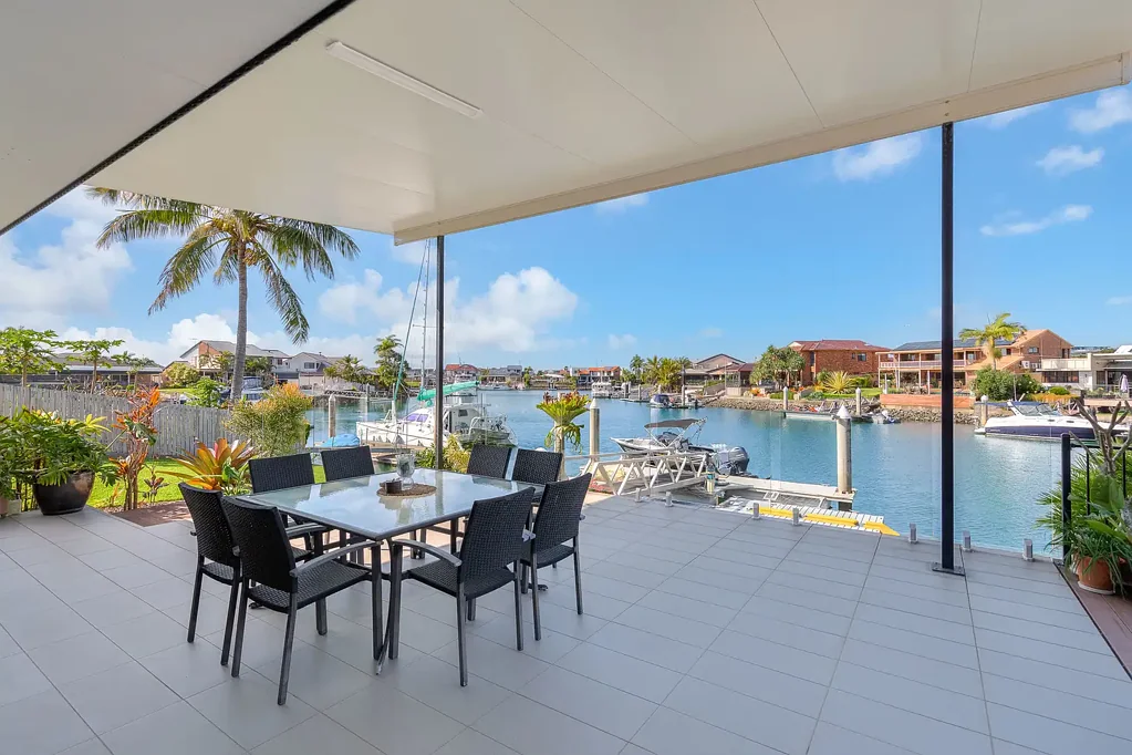 Cleveland 4 Bedroom Dual Water Views – 840m2 Block – 21 Metre Quay line
