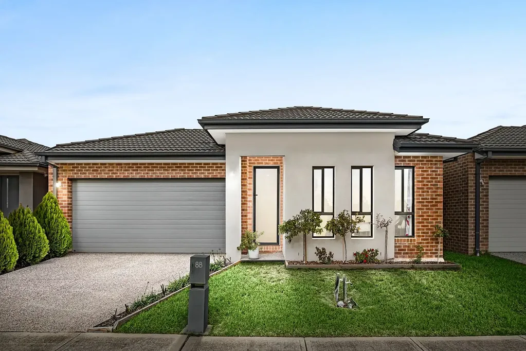 Tarneit 4房 宽敞393m²地块 现代风格设计 豪华主套房 全年娱乐空间 家庭办公区 低维护花园 步行至公园学校 AUCTION - Contemporary Family Living in the Heart of Tarneit!