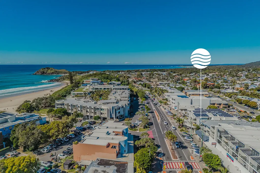 Fully Renovated 3-Bedroom Apartment Opposite the Beach