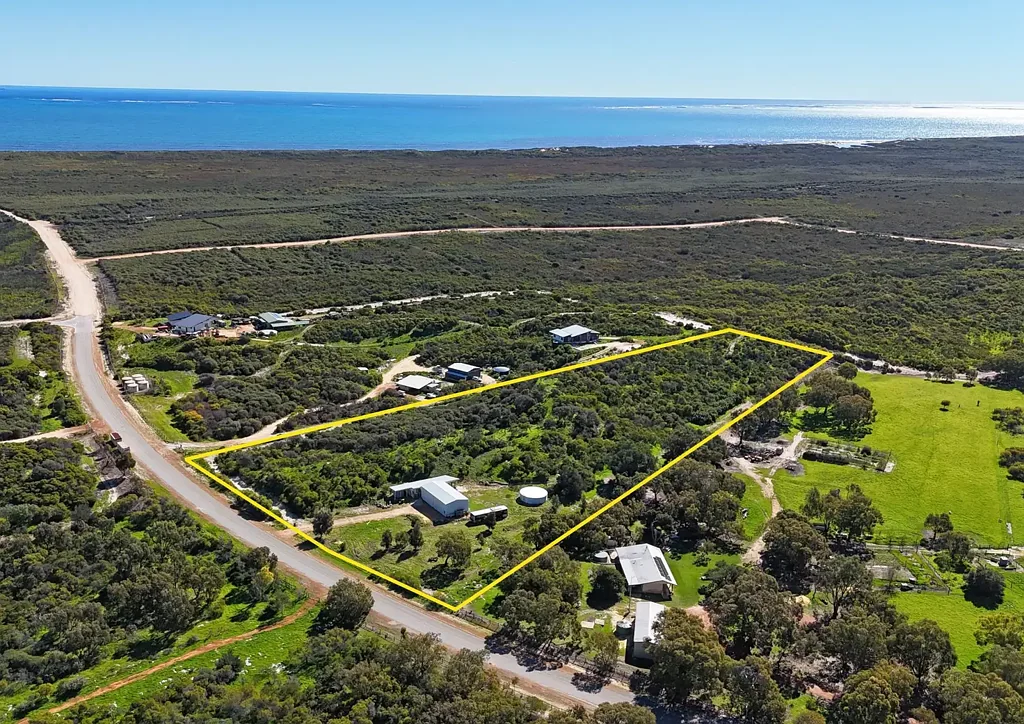 Jurien Bay Coastal Acreage Weekender - Ocean Views, 128m² Shed & More!