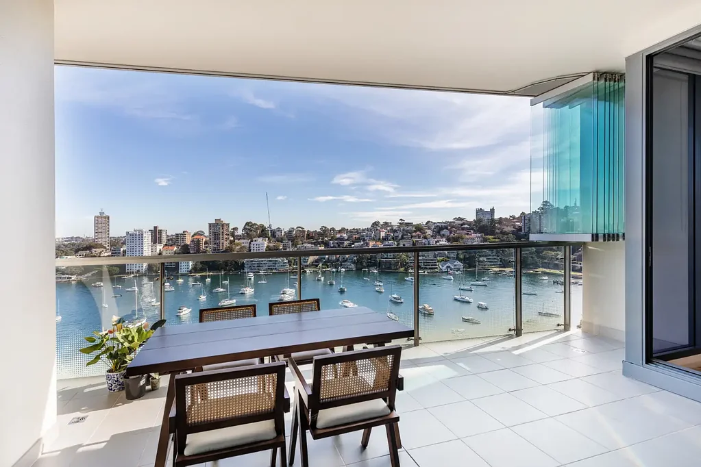 Milsons Point 2ਬੈੱਡਰੂਮ Harbourfront Opulence Meets Effortless Living in the Azure Complex