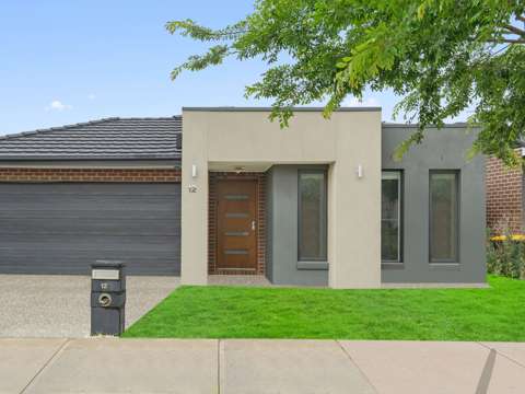 Craigieburn 3 Bedroom Sophisticated 3-Bedroom Family Home on 350m? in Prime Central Location