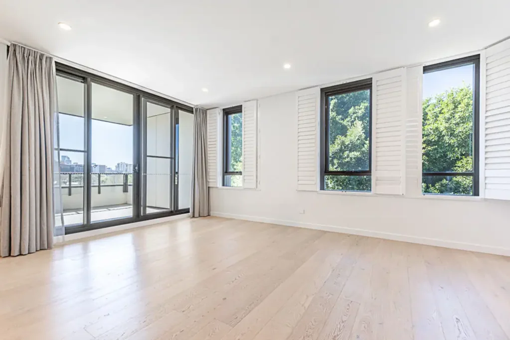 Luxury 3-Bedroom Apartment with City and Oval View in Park Sydney!!!