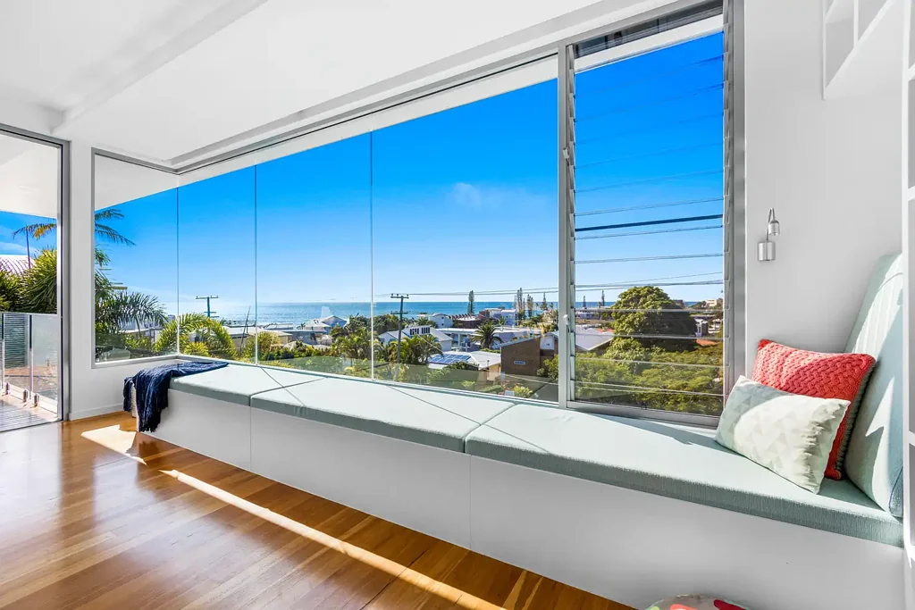 Million dollar views, fully furnished 4 bedroom house