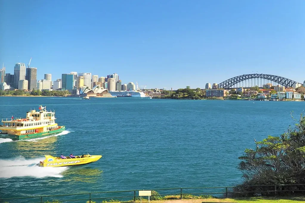 Spectacular Sydney Harbourfront apartment.
The perfect work from home abode!