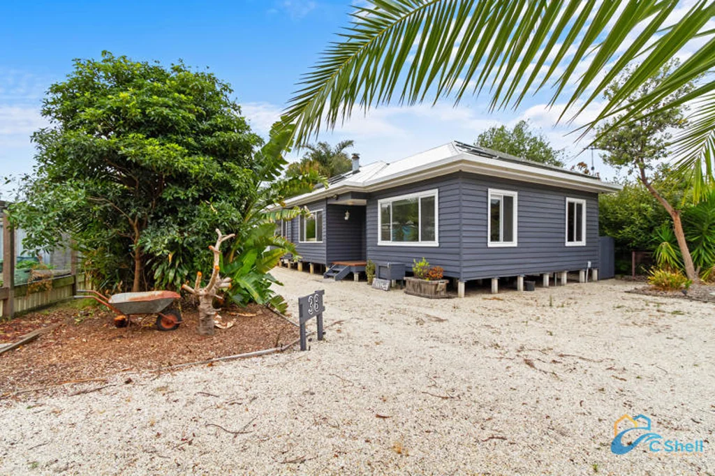 Loch Sport 2 Bedroom BEACH HOME WITH COTTAGE VIBES